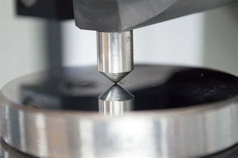 ensuring the sample is perpendicular during an hardness test|hardness testing for sample preparation.